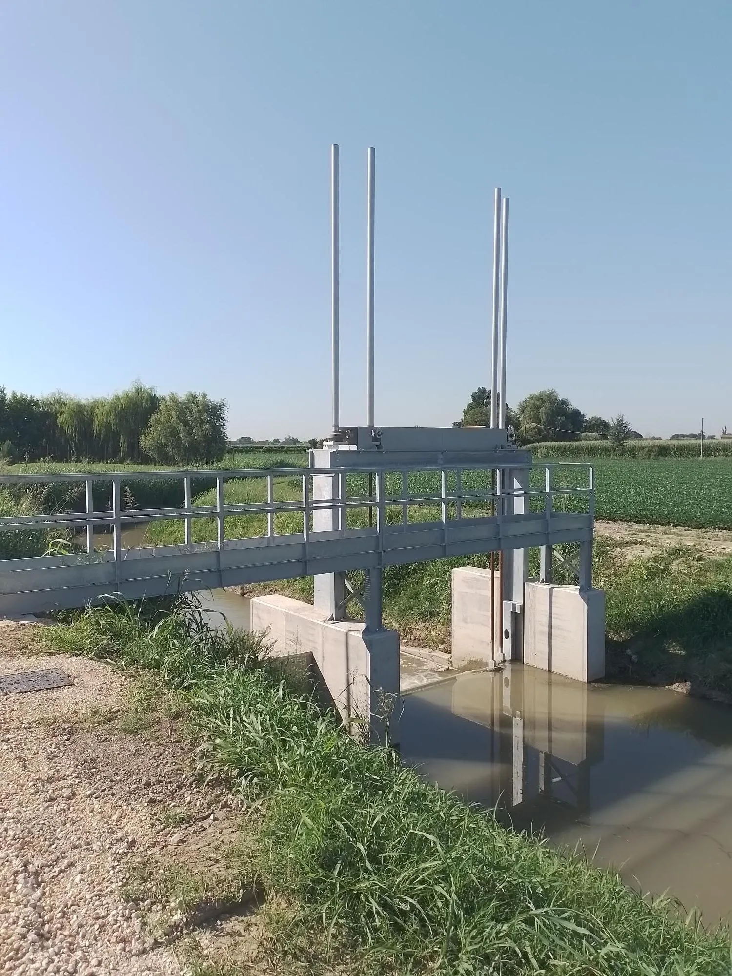 Scolo Schilla: due sostegni per migliorare il servizio irriguo